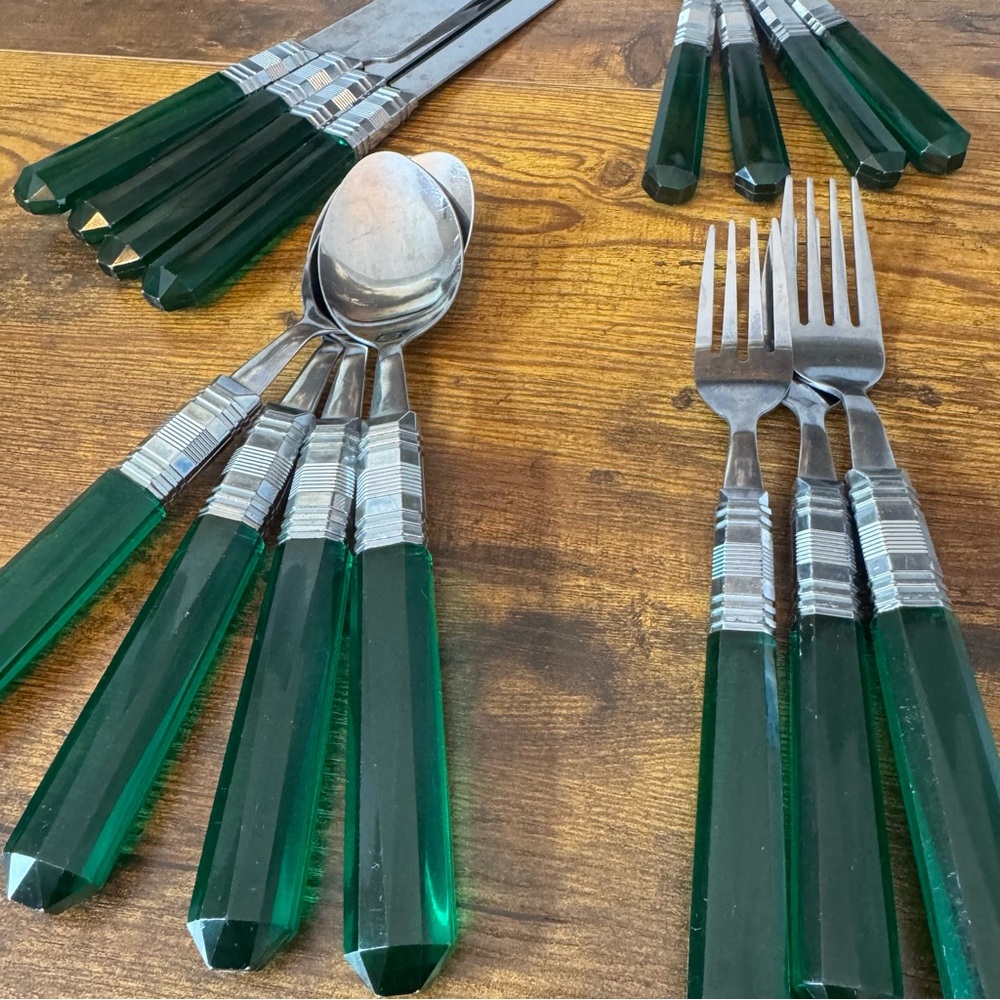 Vintage Emerald Green Lucite Handle Flatware Set Stainless Taiwan Hong Kong 15pc